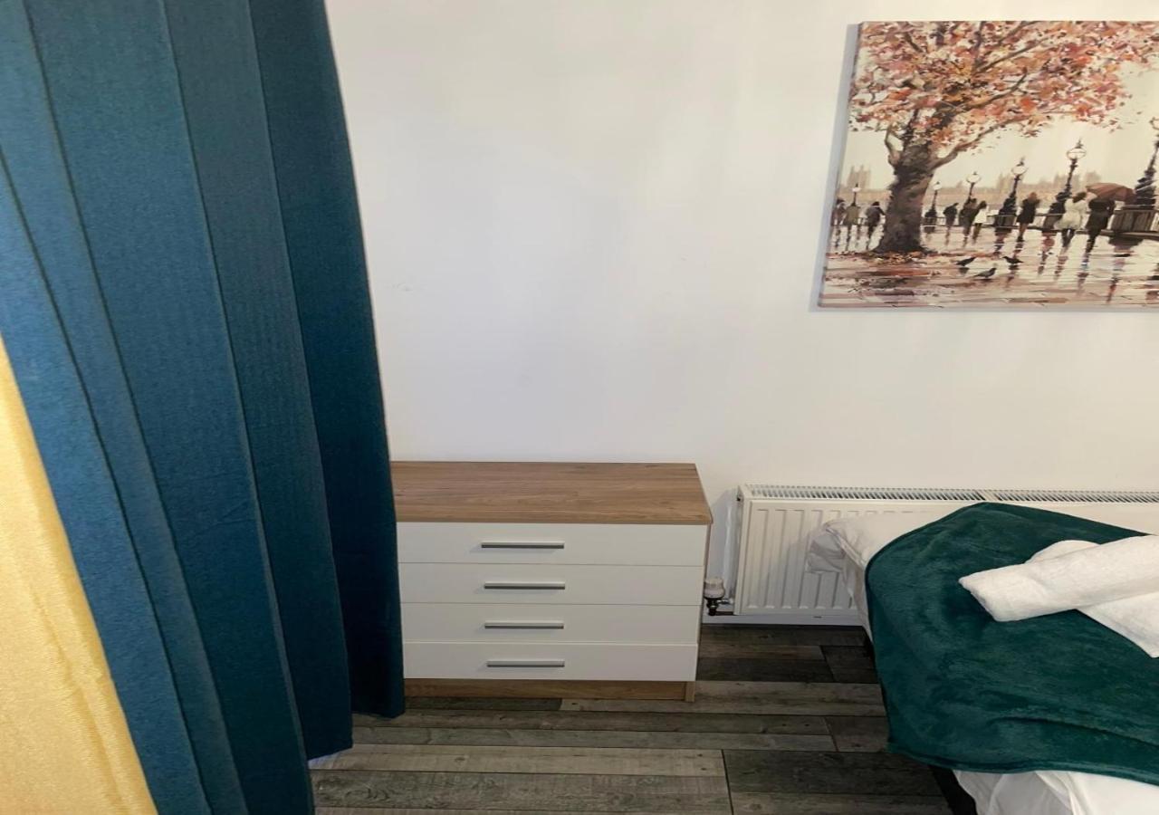 Private Room In London Enfield With Parking Экстерьер фото