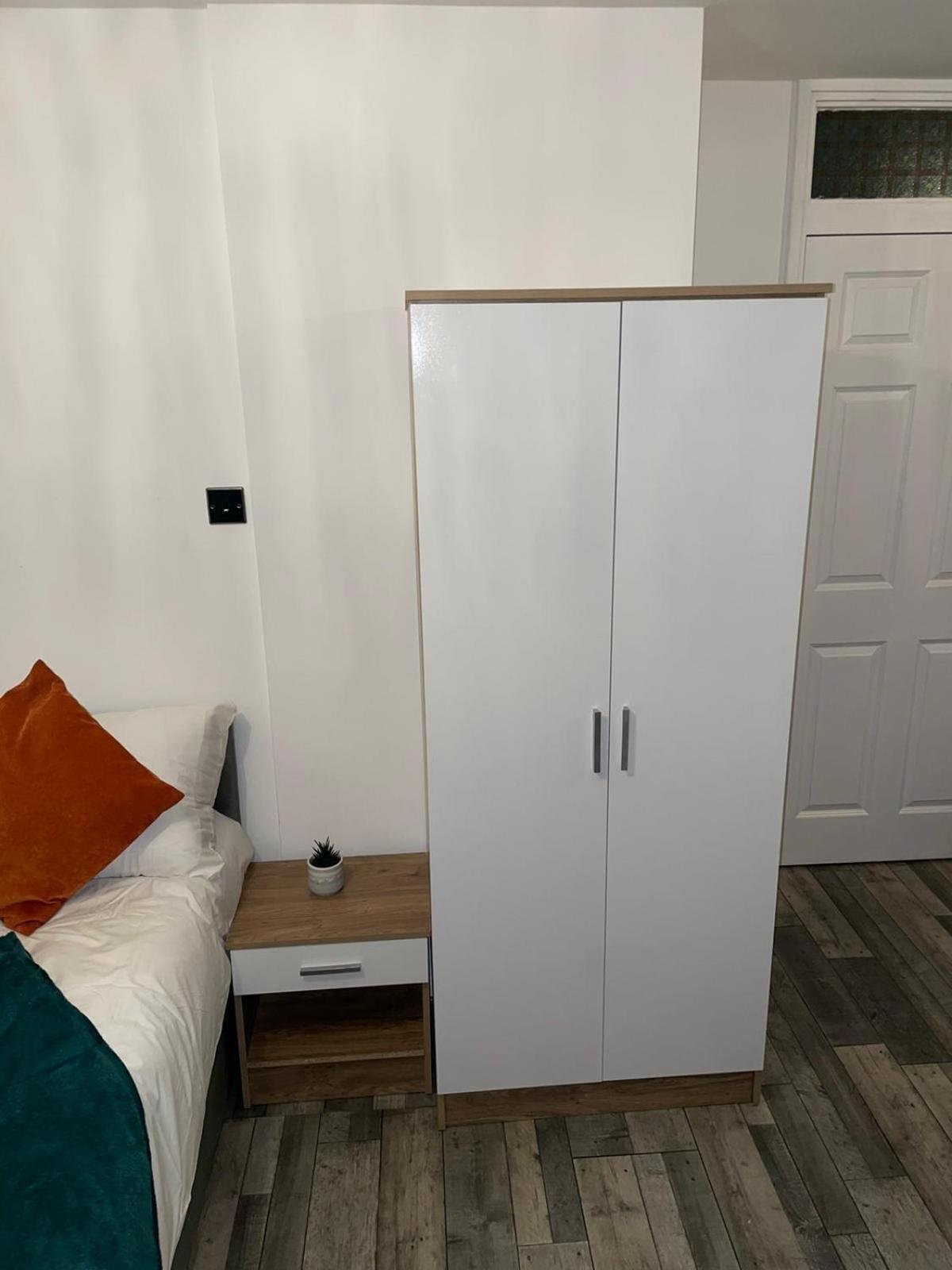 Private Room In London Enfield With Parking Экстерьер фото