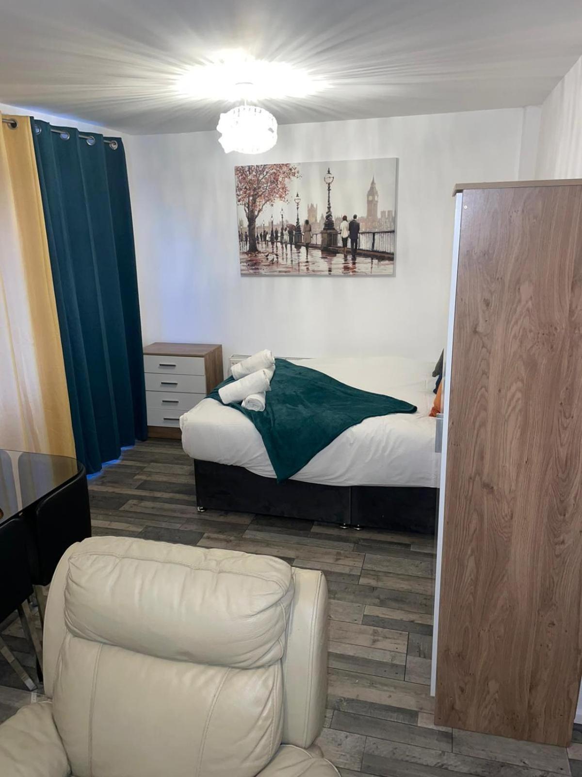 Private Room In London Enfield With Parking Экстерьер фото