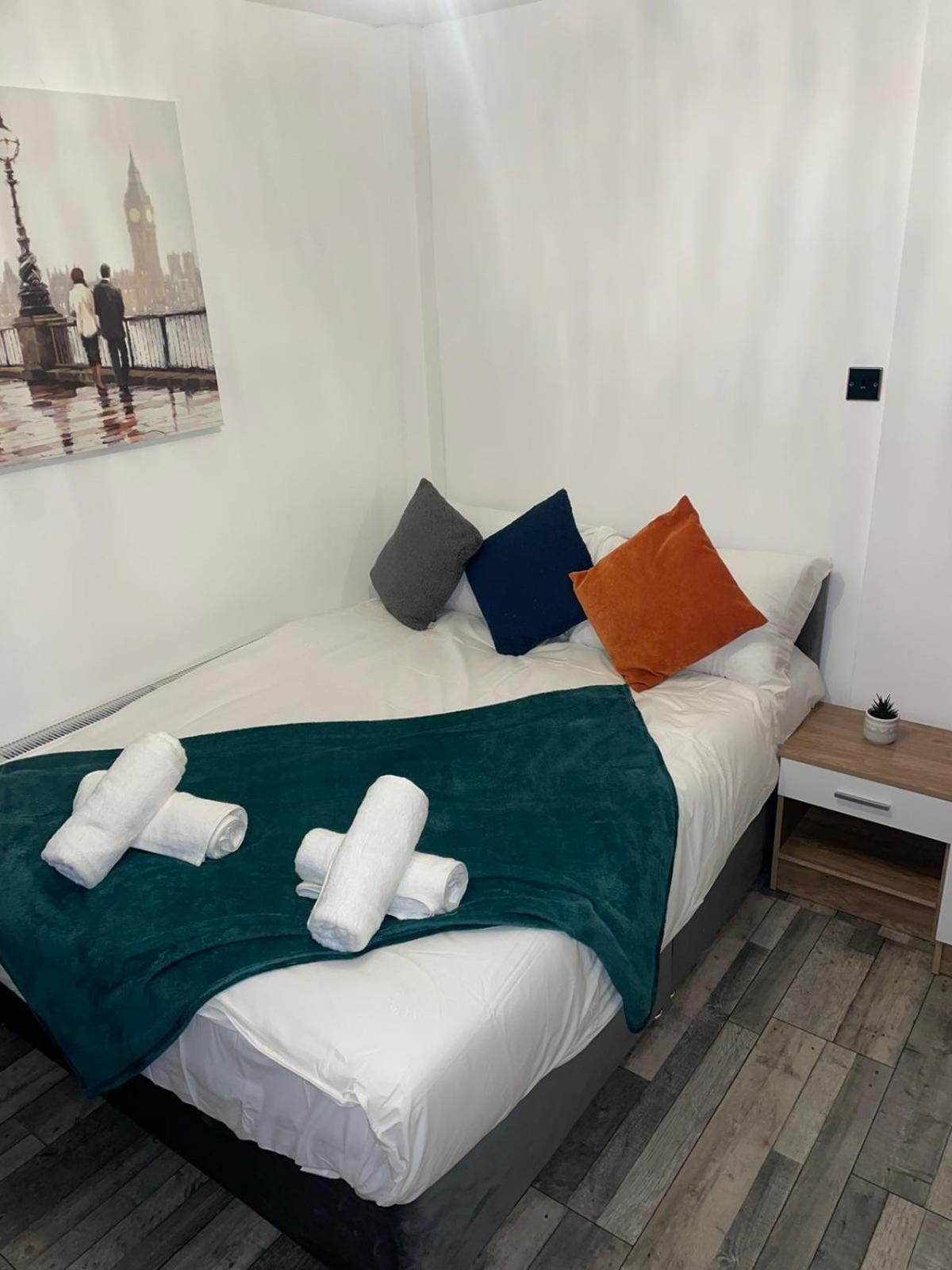 Private Room In London Enfield With Parking Экстерьер фото